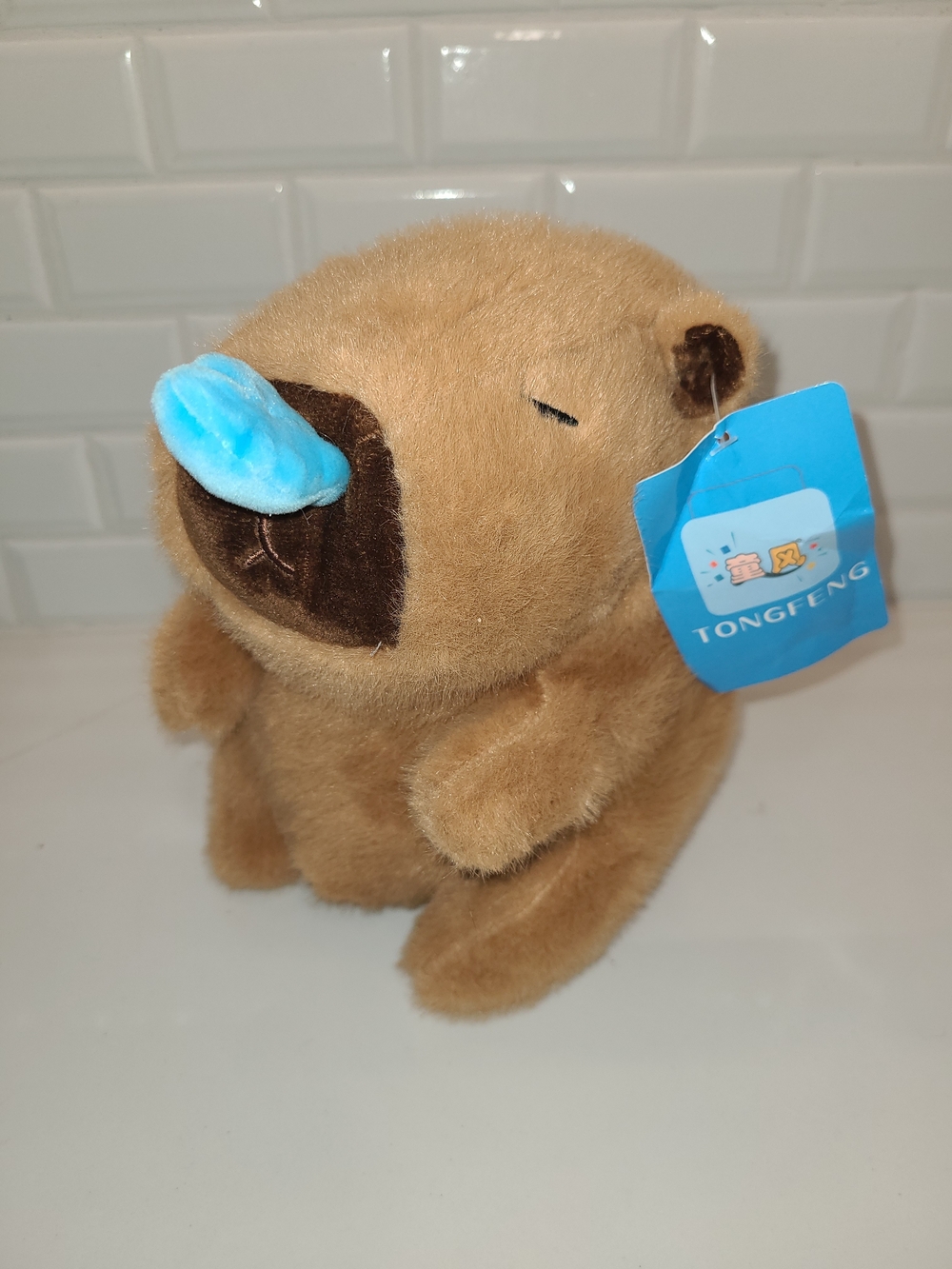 Tongfeng Brown Plush Capybara with Blue Snooze Bubble 9"